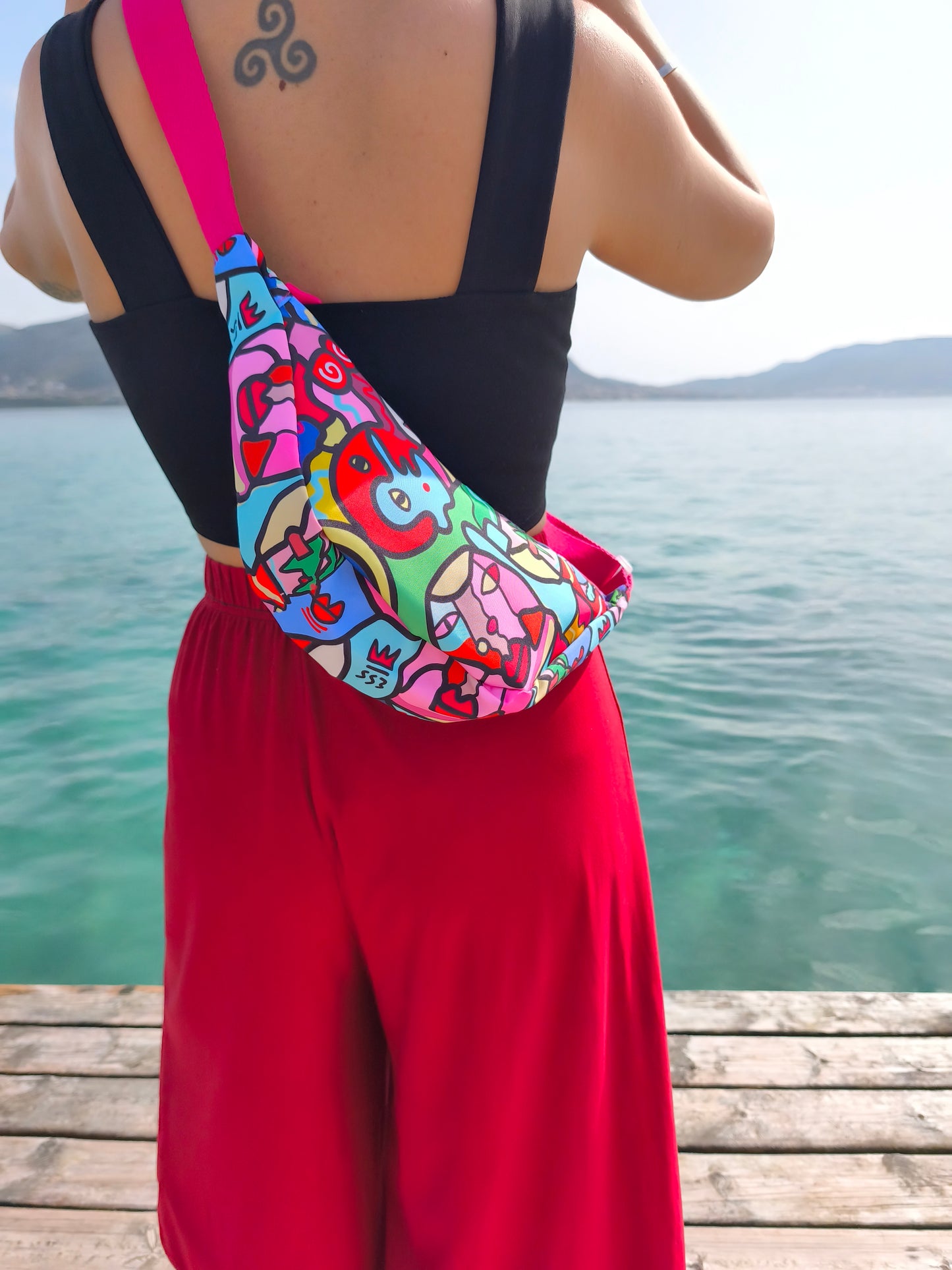 Cross body bag in colourfull pattern
