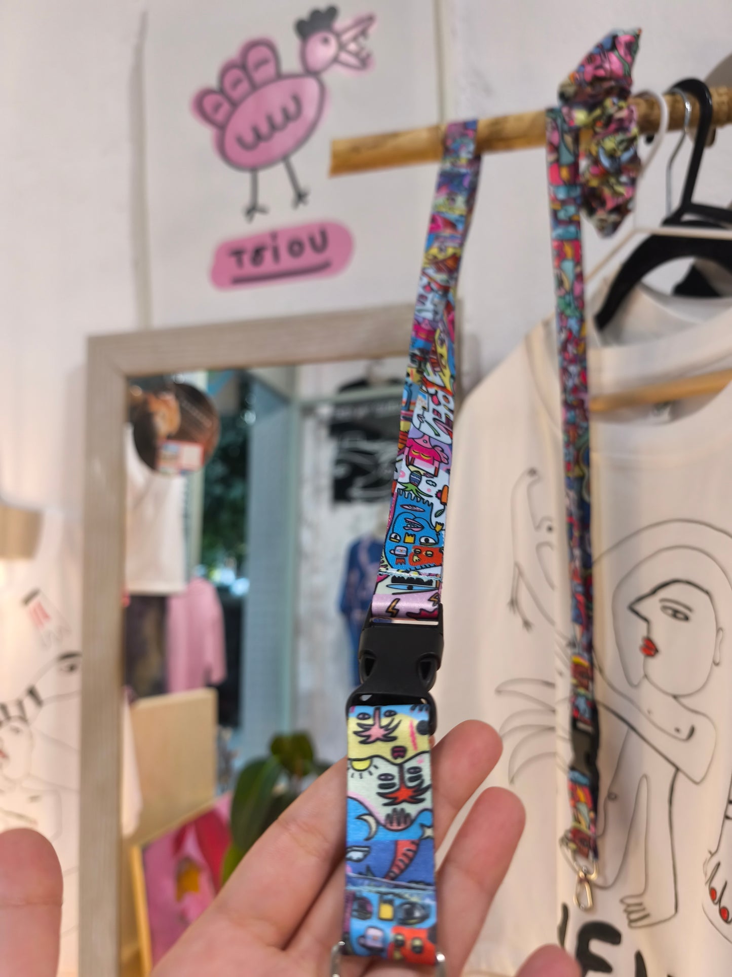 Keyholder in pink shapes