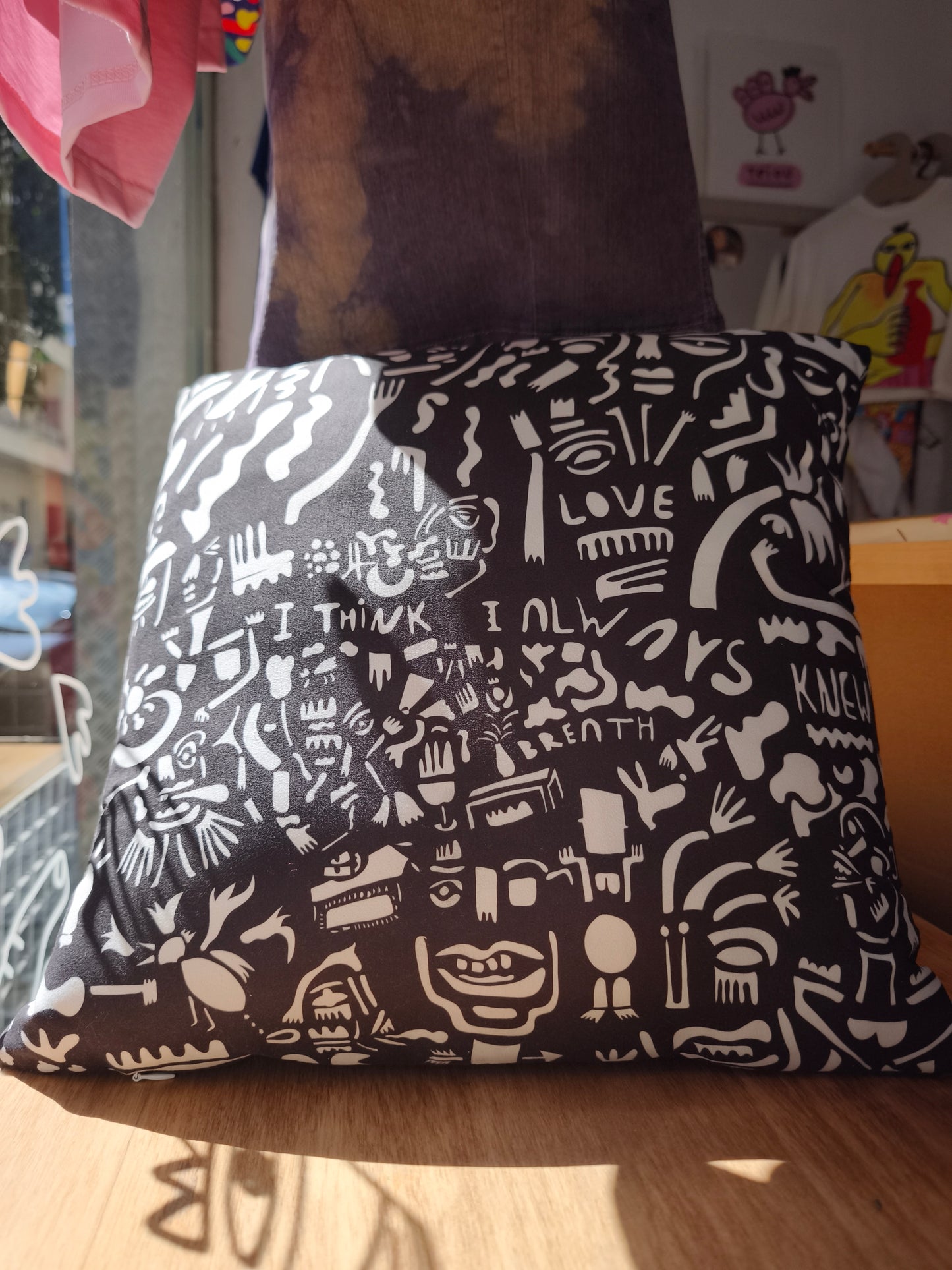 Cushion Black & White